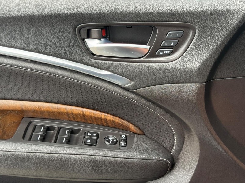 Acura MDX Vehicle Full-screen Gallery Image 25