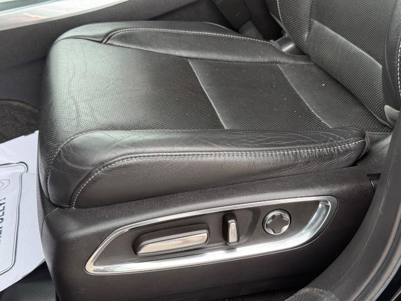 Acura MDX Vehicle Full-screen Gallery Image 26