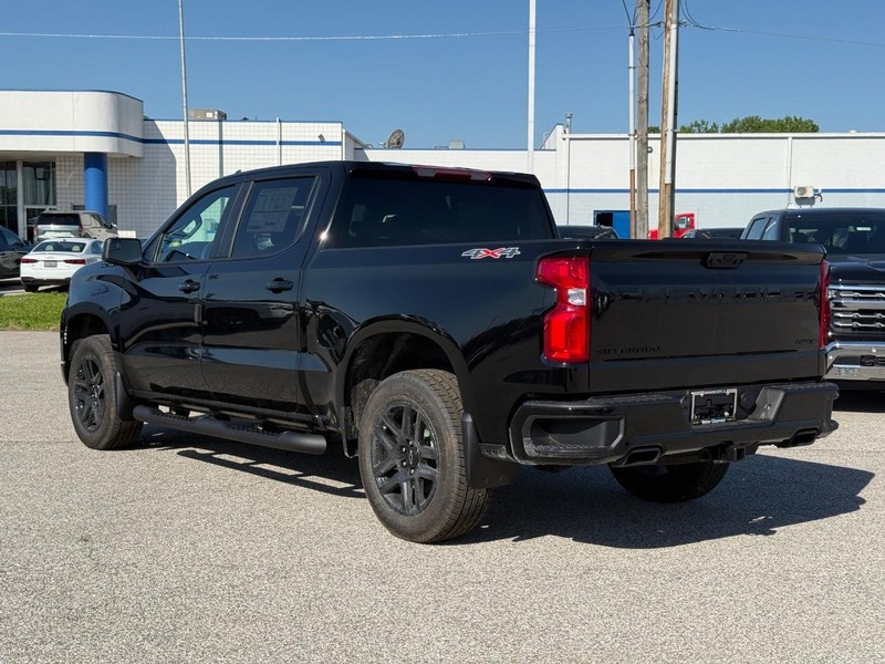 Chevrolet Silverado 1500 Vehicle Full-screen Gallery Image 3