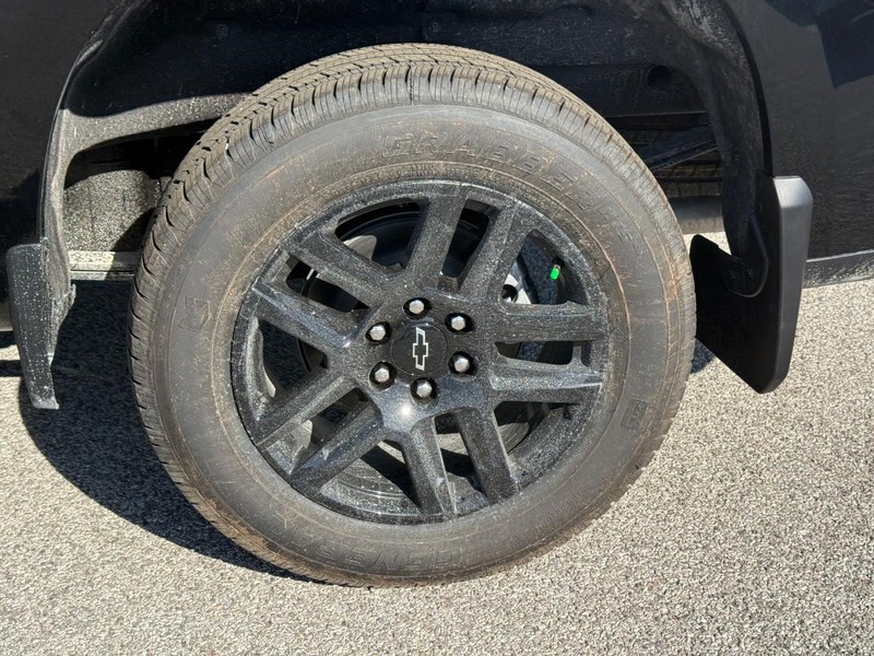 Chevrolet Silverado 1500 Vehicle Full-screen Gallery Image 4