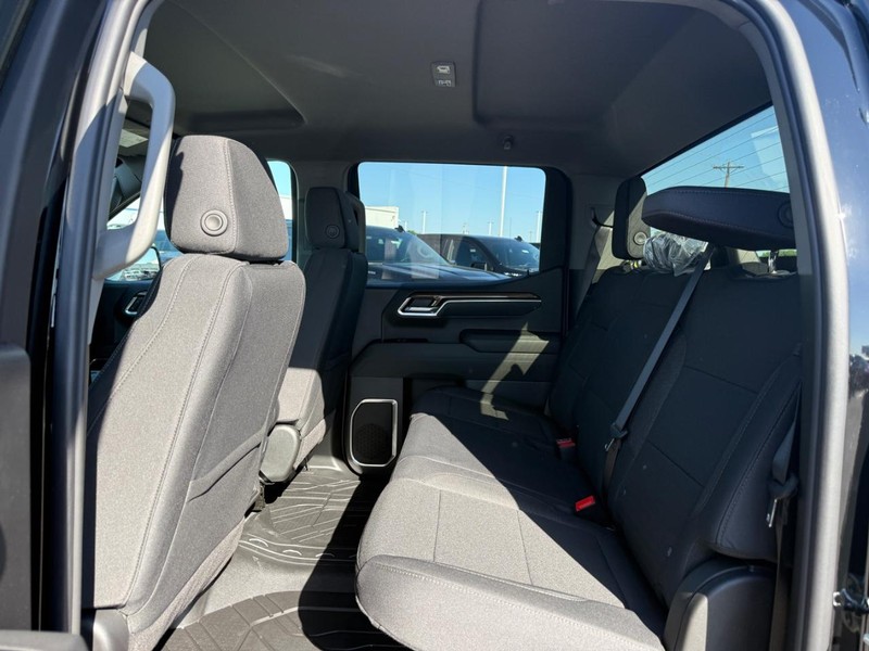 Chevrolet Silverado 1500 Vehicle Full-screen Gallery Image 5