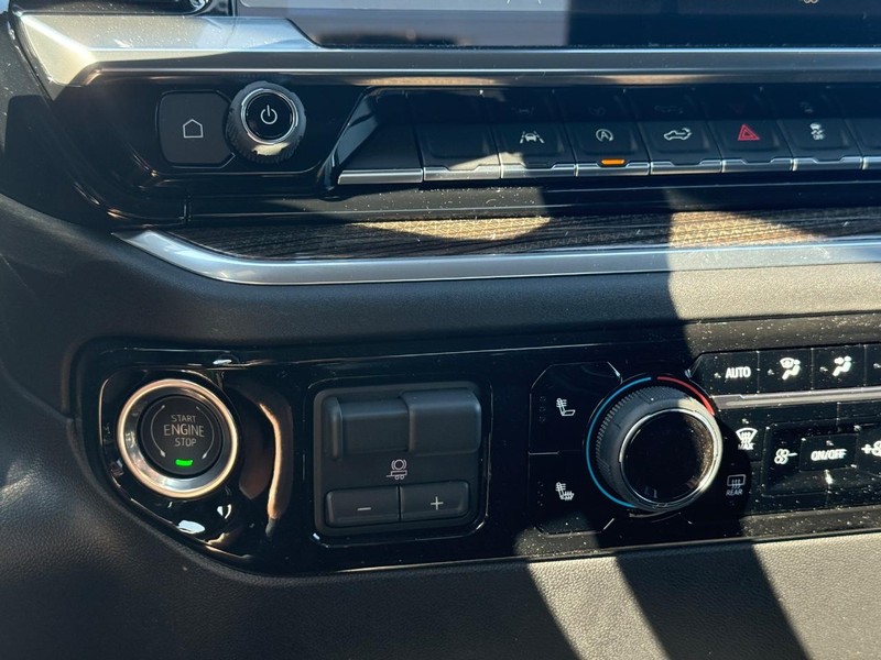 Chevrolet Silverado 1500 Vehicle Full-screen Gallery Image 12