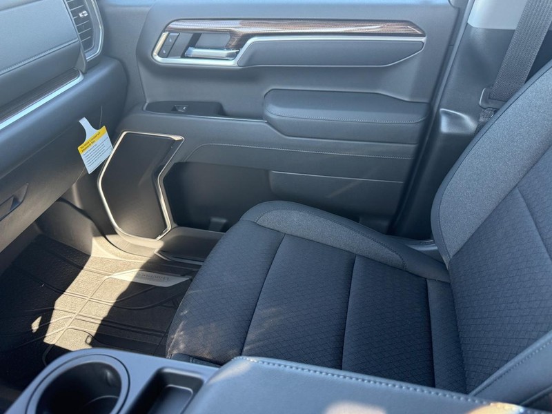 Chevrolet Silverado 1500 Vehicle Full-screen Gallery Image 14