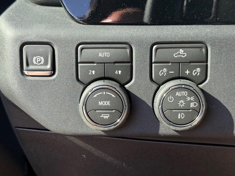 Chevrolet Silverado 1500 Vehicle Full-screen Gallery Image 15