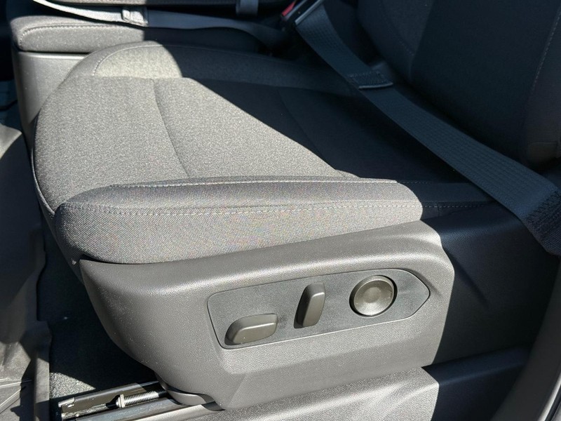 Chevrolet Silverado 1500 Vehicle Full-screen Gallery Image 17