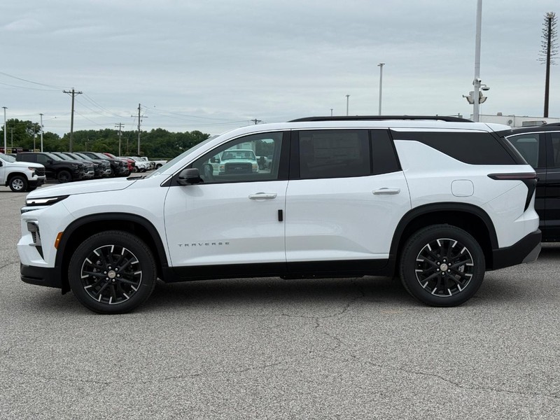 Chevrolet Traverse Vehicle Full-screen Gallery Image 2