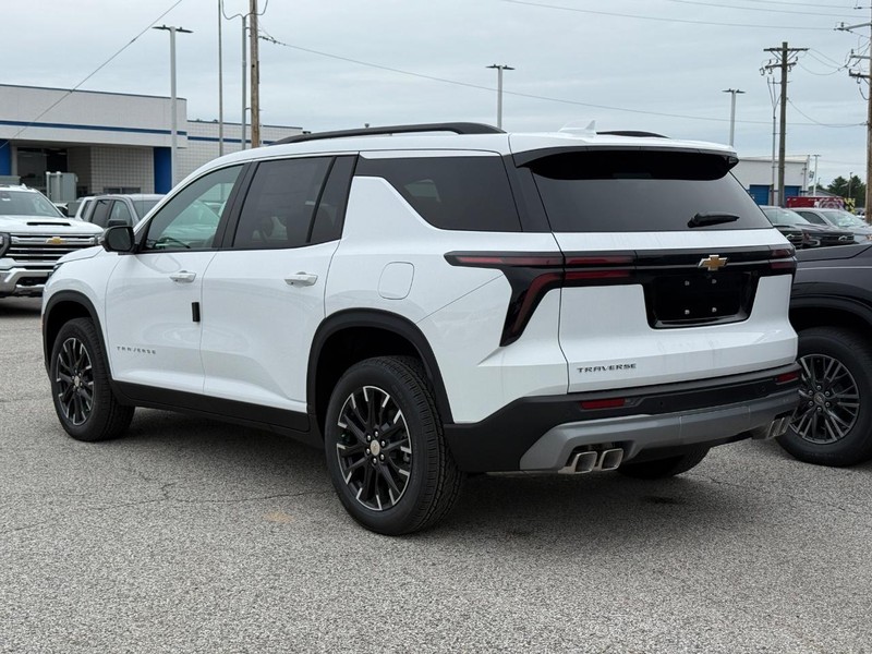 Chevrolet Traverse Vehicle Full-screen Gallery Image 3