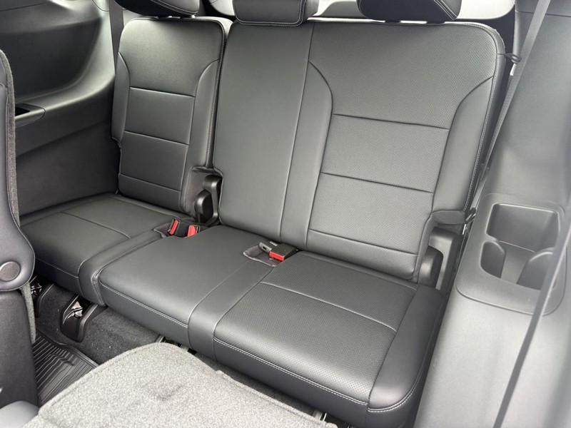 Chevrolet Traverse Vehicle Full-screen Gallery Image 5