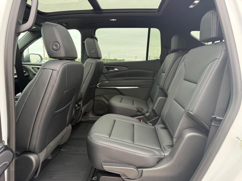 Chevrolet Traverse Vehicle Full-screen Gallery Image 6