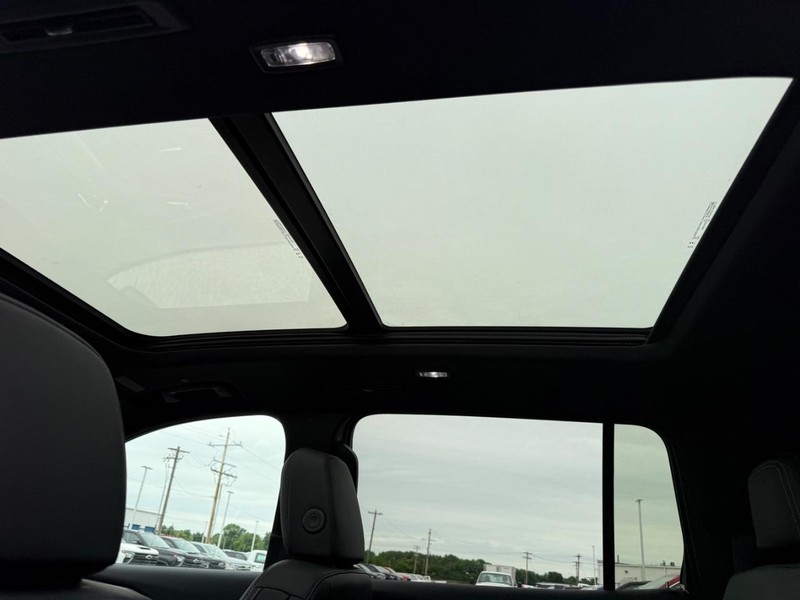 Chevrolet Traverse Vehicle Full-screen Gallery Image 7
