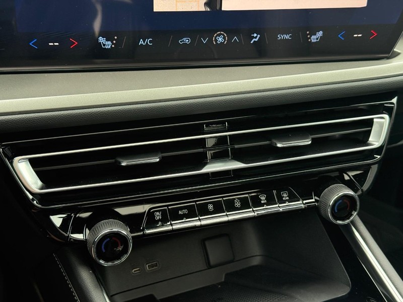Chevrolet Traverse Vehicle Full-screen Gallery Image 15
