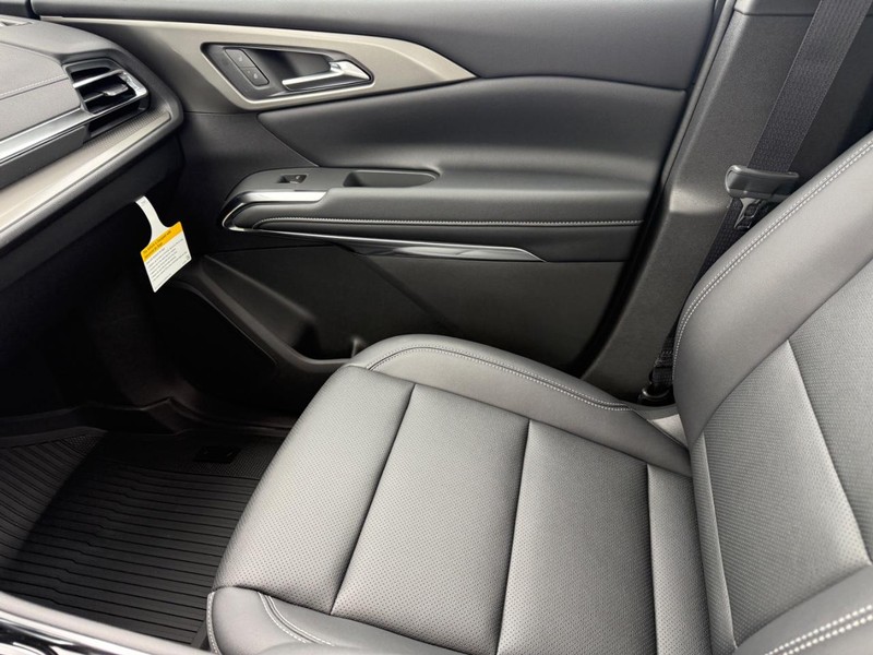 Chevrolet Traverse Vehicle Full-screen Gallery Image 16