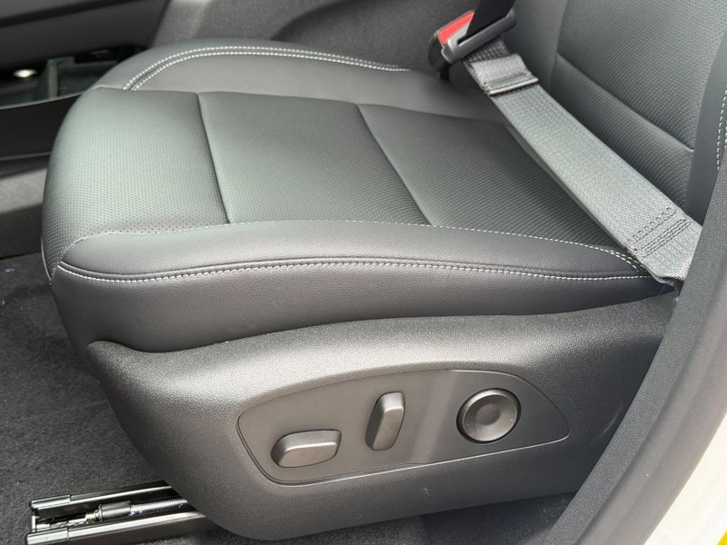 Chevrolet Traverse Vehicle Full-screen Gallery Image 18