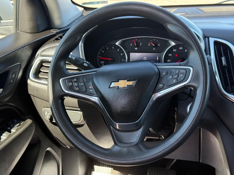 Chevrolet Equinox Vehicle Full-screen Gallery Image 12