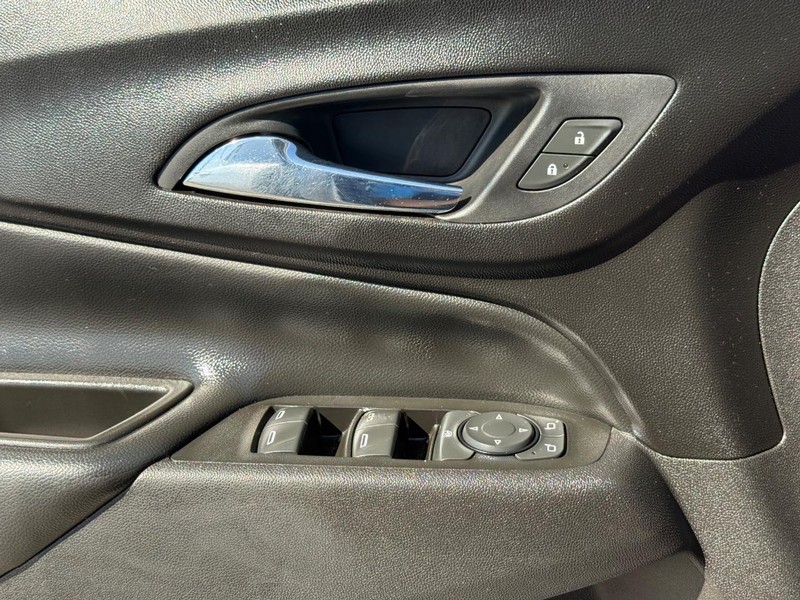 Chevrolet Equinox Vehicle Full-screen Gallery Image 21