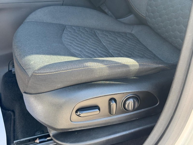Chevrolet Equinox Vehicle Full-screen Gallery Image 23