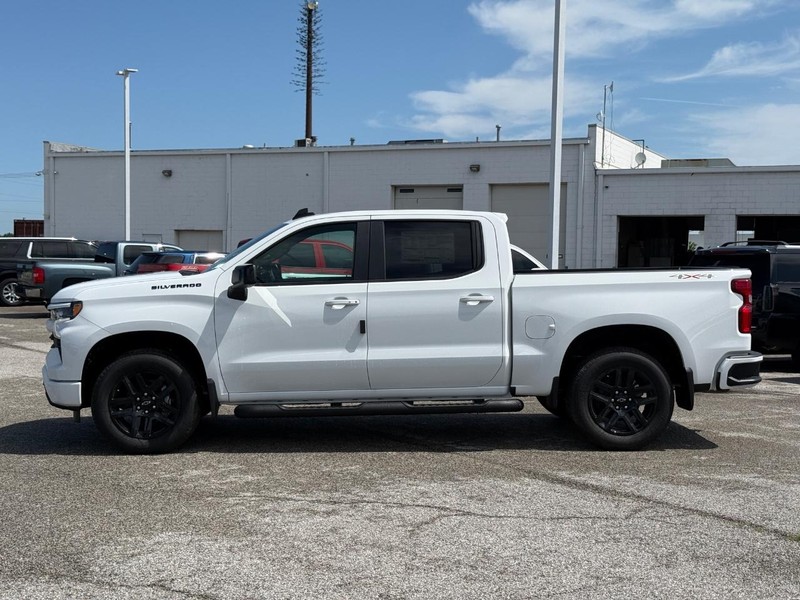 Chevrolet Silverado 1500 Vehicle Full-screen Gallery Image 2
