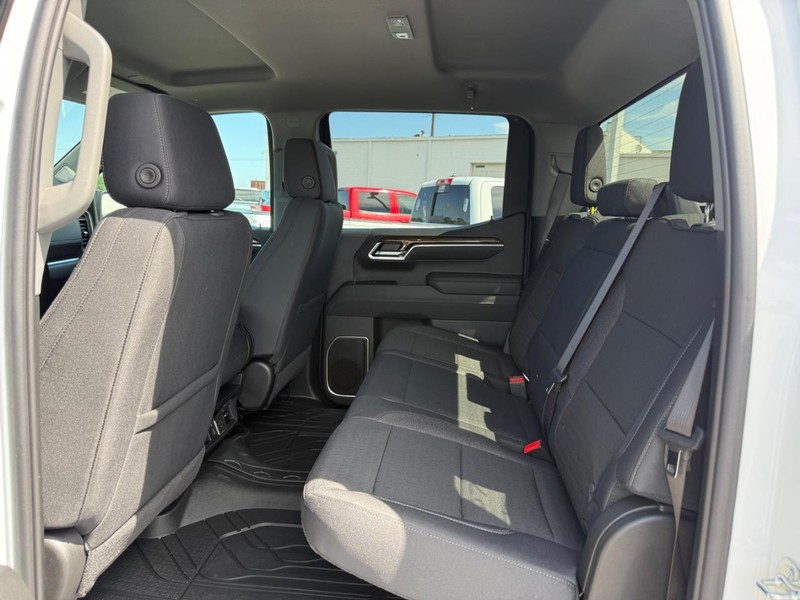 Chevrolet Silverado 1500 Vehicle Full-screen Gallery Image 5