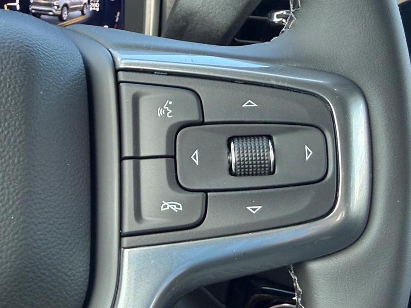 Chevrolet Silverado 1500 Vehicle Full-screen Gallery Image 9