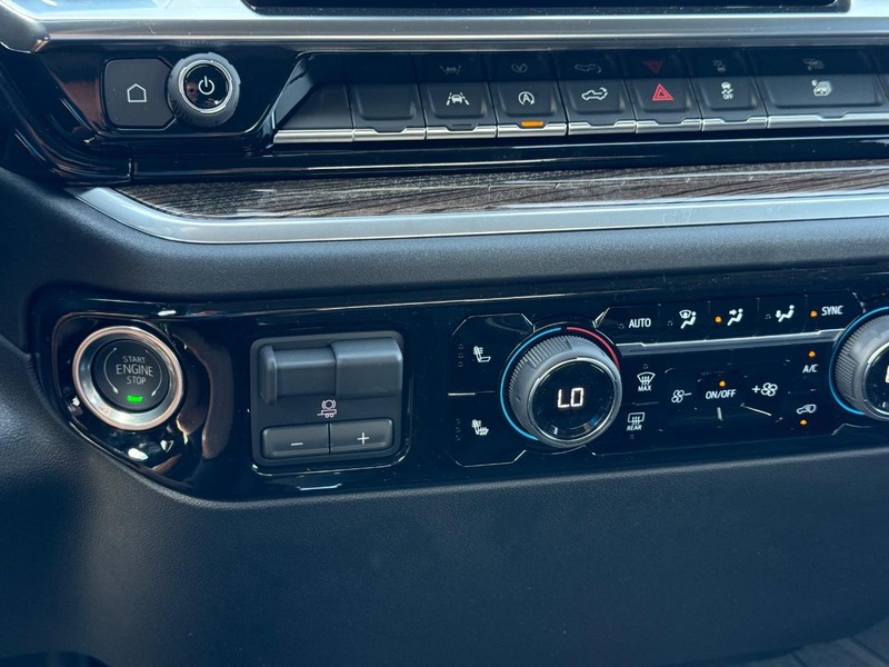 Chevrolet Silverado 1500 Vehicle Full-screen Gallery Image 12