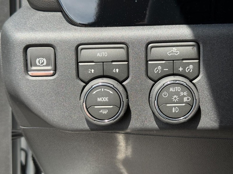 Chevrolet Silverado 1500 Vehicle Full-screen Gallery Image 15