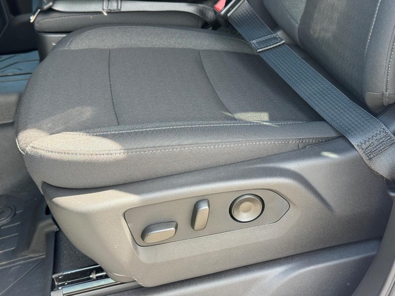 Chevrolet Silverado 1500 Vehicle Full-screen Gallery Image 17
