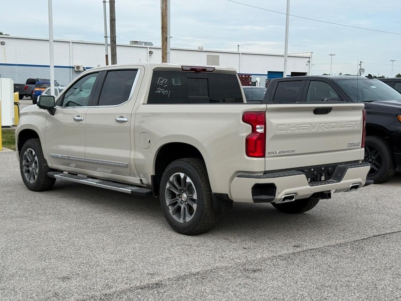 Chevrolet Silverado 1500 Vehicle Full-screen Gallery Image 3