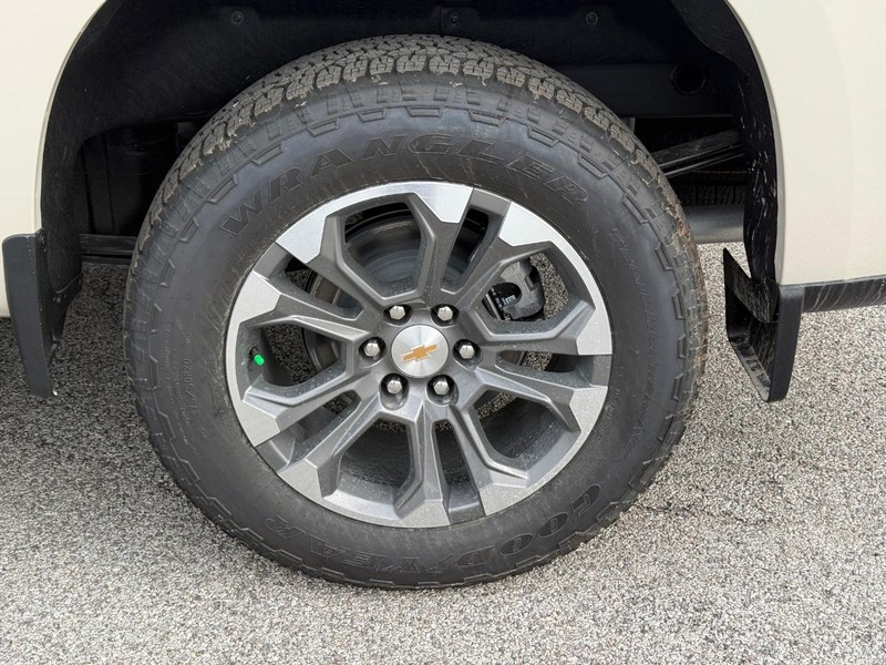 Chevrolet Silverado 1500 Vehicle Full-screen Gallery Image 4