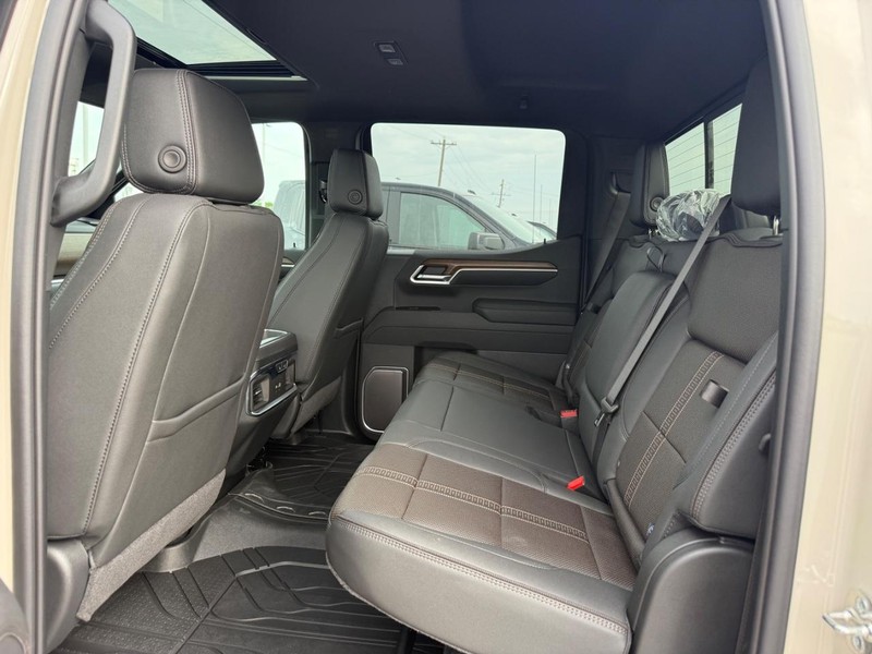 Chevrolet Silverado 1500 Vehicle Full-screen Gallery Image 5