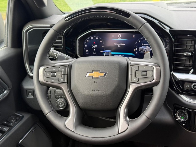 Chevrolet Silverado 1500 Vehicle Full-screen Gallery Image 9