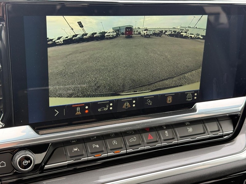 Chevrolet Silverado 1500 Vehicle Full-screen Gallery Image 13