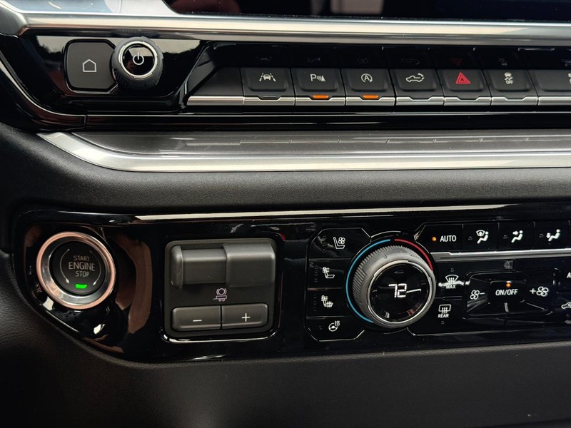 Chevrolet Silverado 1500 Vehicle Full-screen Gallery Image 14