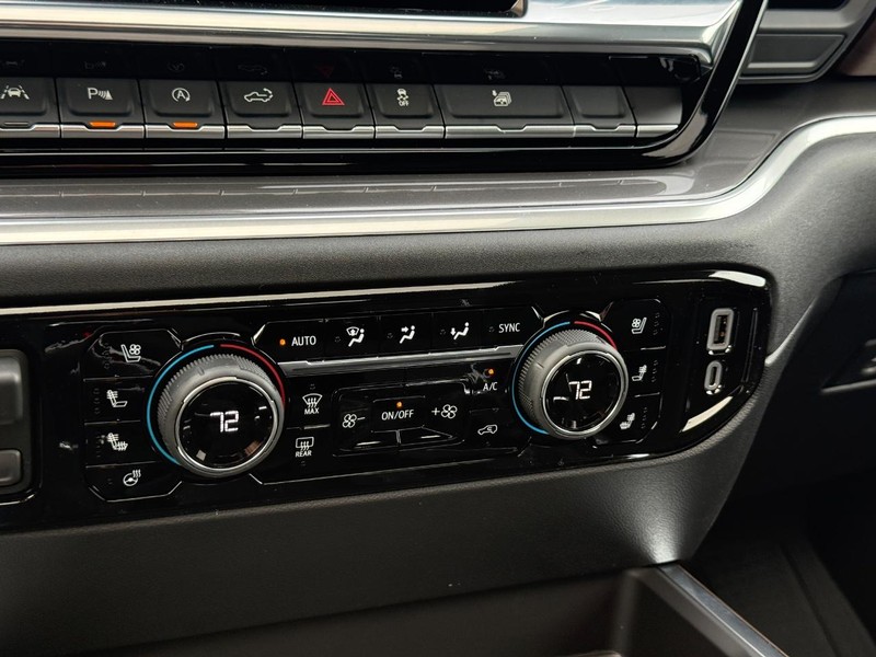 Chevrolet Silverado 1500 Vehicle Full-screen Gallery Image 15