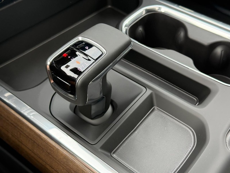 Chevrolet Silverado 1500 Vehicle Full-screen Gallery Image 16