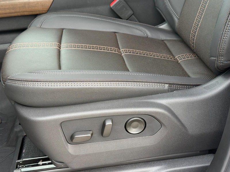 Chevrolet Silverado 1500 Vehicle Full-screen Gallery Image 21