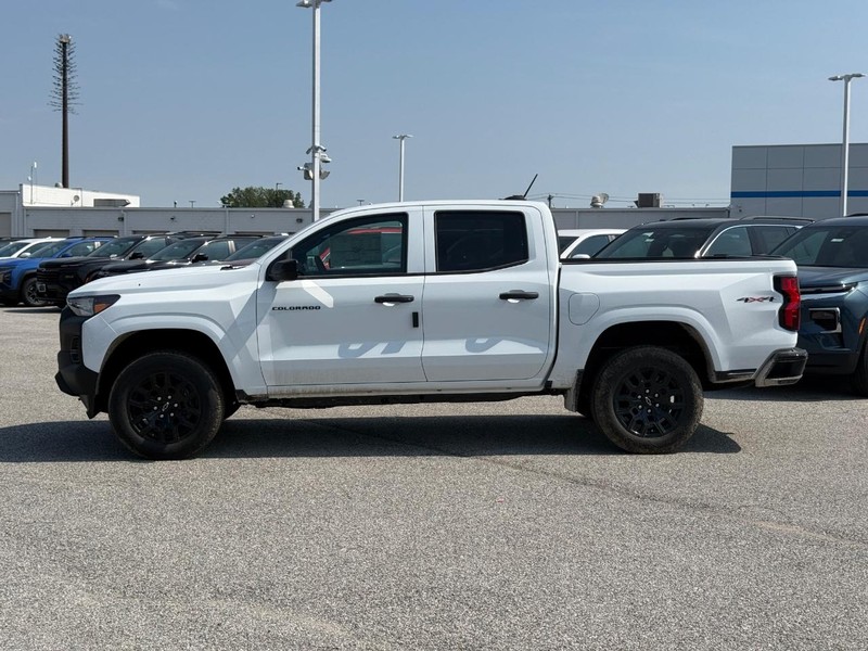 Chevrolet Colorado Vehicle Full-screen Gallery Image 2