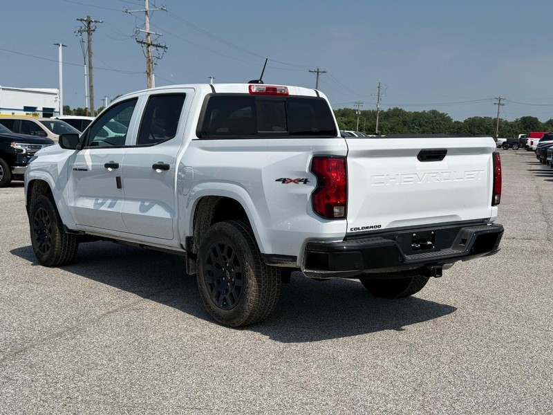 Chevrolet Colorado Vehicle Full-screen Gallery Image 3