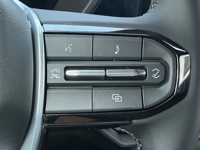 Chevrolet Colorado Vehicle Full-screen Gallery Image 9