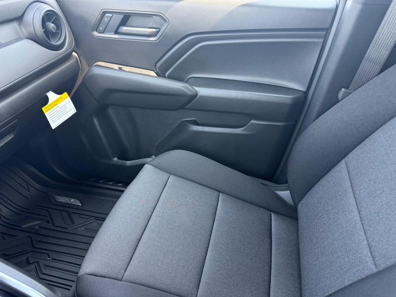 Chevrolet Colorado Vehicle Full-screen Gallery Image 15