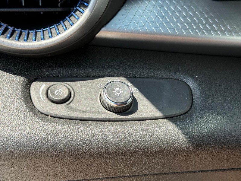 Chevrolet Trax Vehicle Full-screen Gallery Image 14