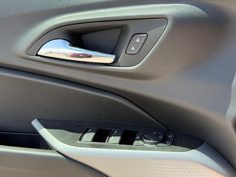 Chevrolet Trax Vehicle Full-screen Gallery Image 15