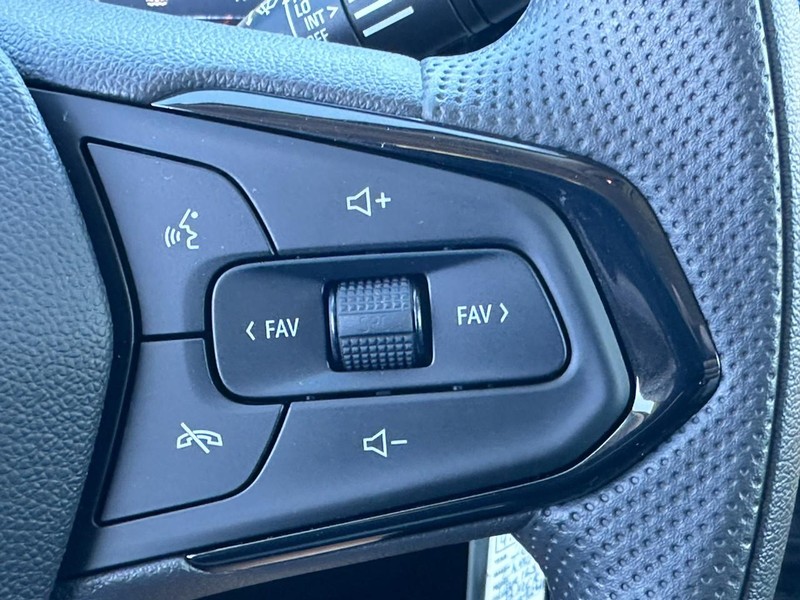 Chevrolet Trax Vehicle Full-screen Gallery Image 12