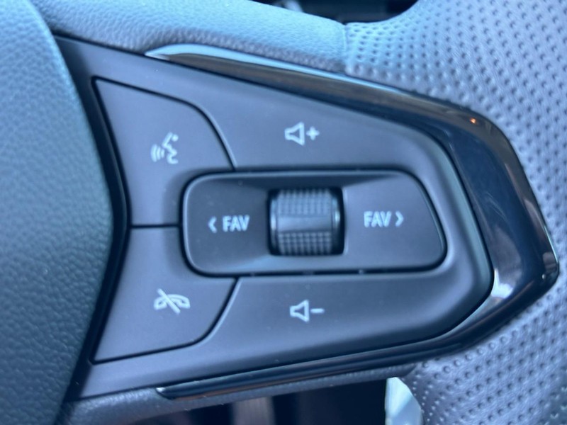 Chevrolet Trax Vehicle Full-screen Gallery Image 12