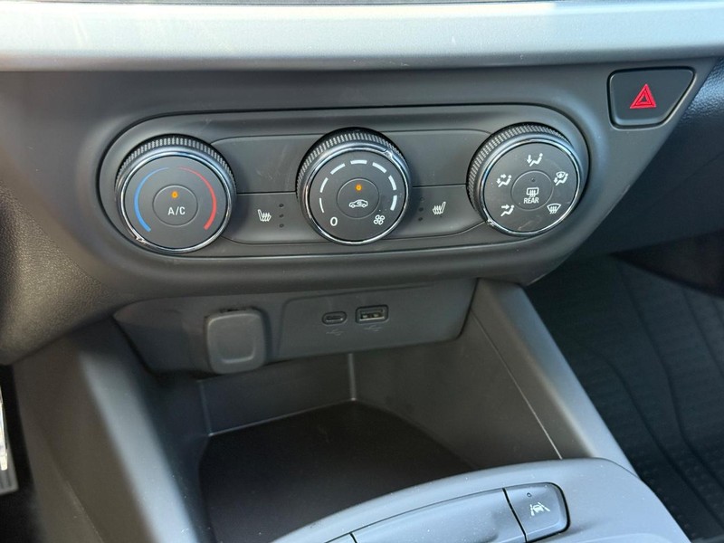 Chevrolet Trax Vehicle Full-screen Gallery Image 12