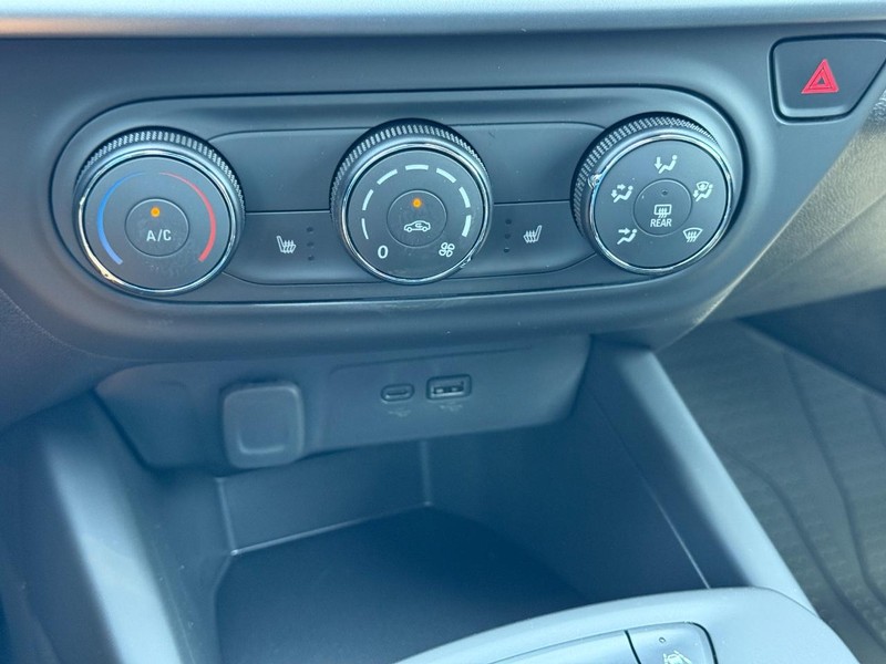 Chevrolet Trax Vehicle Full-screen Gallery Image 12
