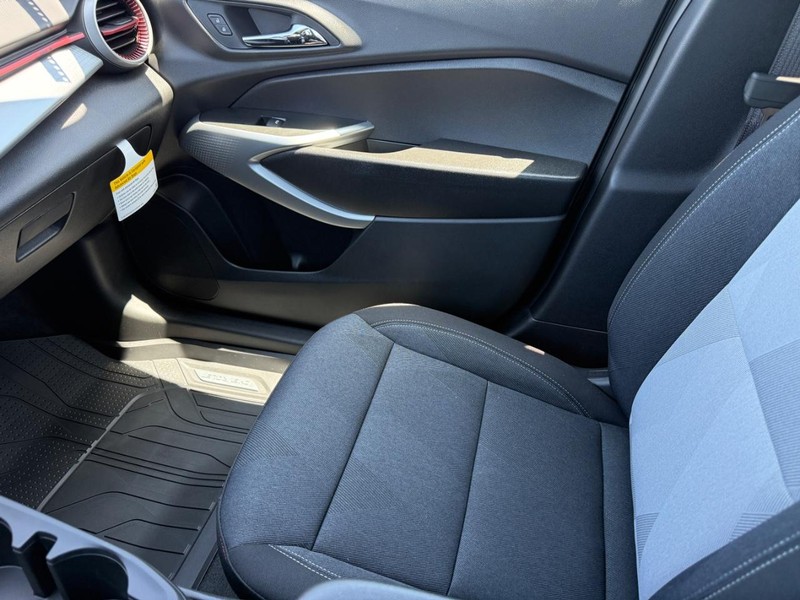 Chevrolet Trax Vehicle Full-screen Gallery Image 14