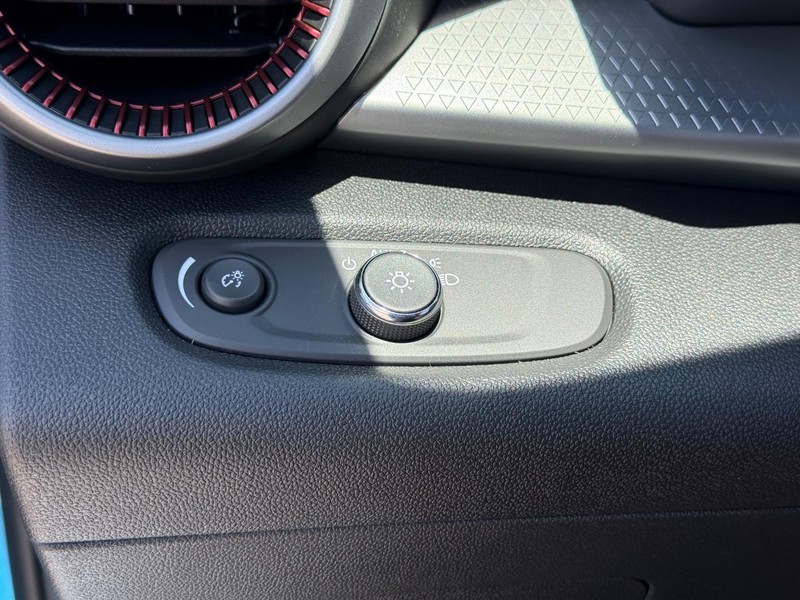 Chevrolet Trax Vehicle Full-screen Gallery Image 15