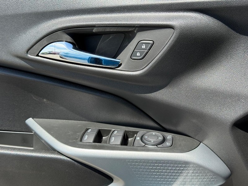 Chevrolet Trax Vehicle Full-screen Gallery Image 16