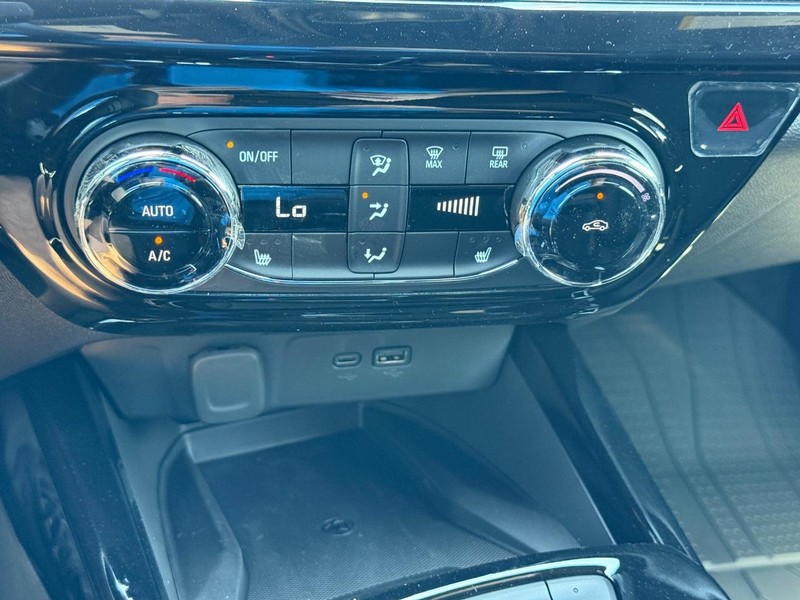 Chevrolet Trax Vehicle Full-screen Gallery Image 15