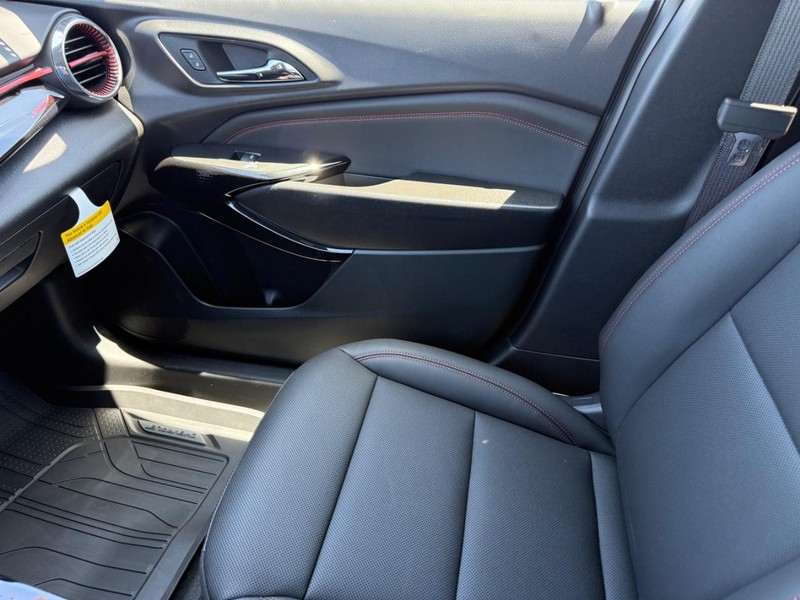 Chevrolet Trax Vehicle Full-screen Gallery Image 17